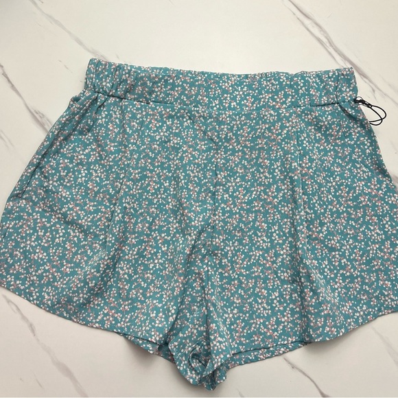 Painted Threads Floral Shorts size small - Picture 2 of 6